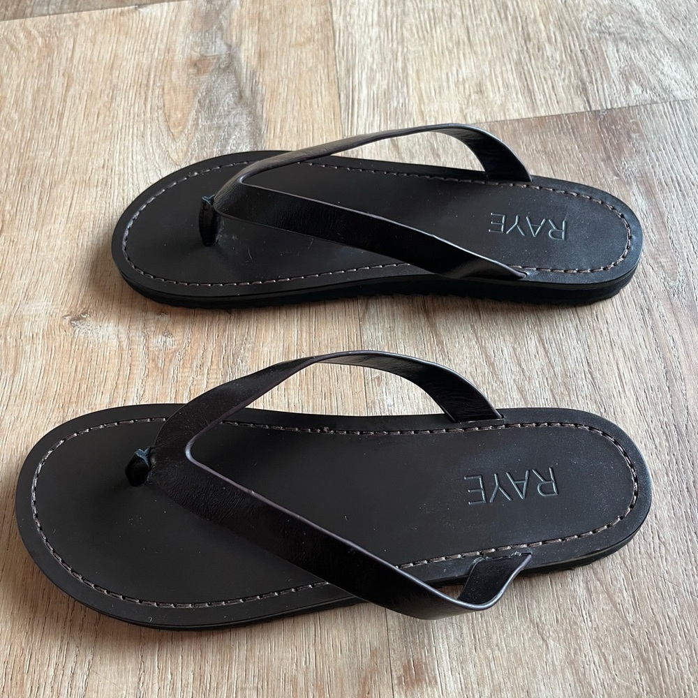Raye Lilah flip flop sandal / size 8.5 / chocolate brown